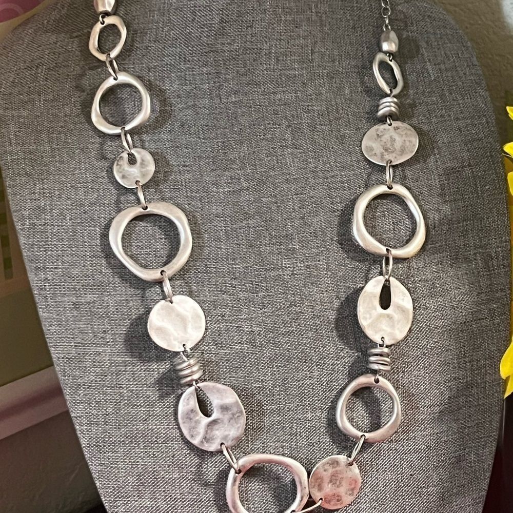 NWT Karma Bella Elegant Silver Necklace #J3